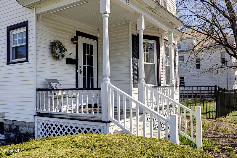 3rd image of 33 Sheridan Street