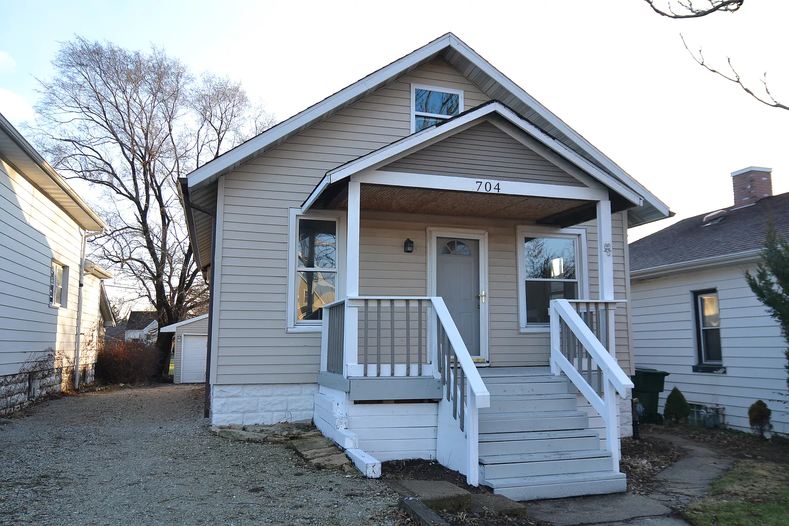 704 Davis Ave photo 1