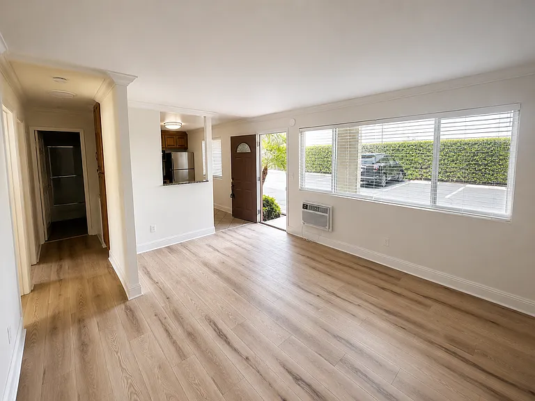 1371 E Washington Ave #102 — Photo 2