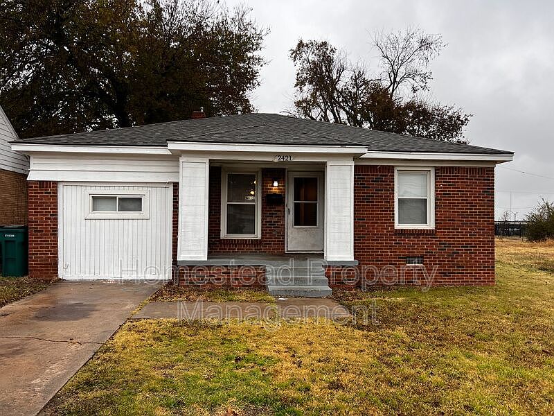 1st image of 2421 NE 25th St