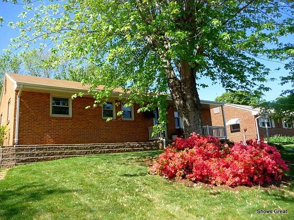 2nd image of 1426 Arrow Dr
