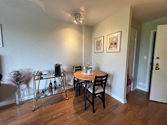 4th image of 2007 N Sedgwick St APT 404