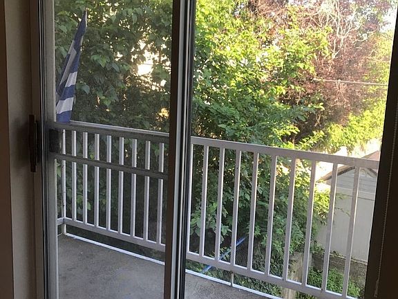 4th image of 2566 45th St APT 2