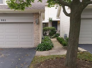 995 N Auburn Woods Dr, Palatine, IL 60067