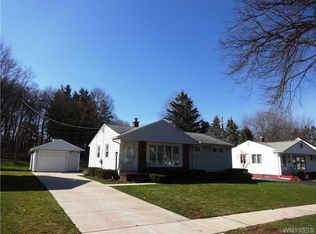 102 Bridlewood Dr, Lockport, NY