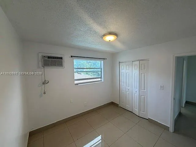 1045 SW 4th St #5 — Photo 7