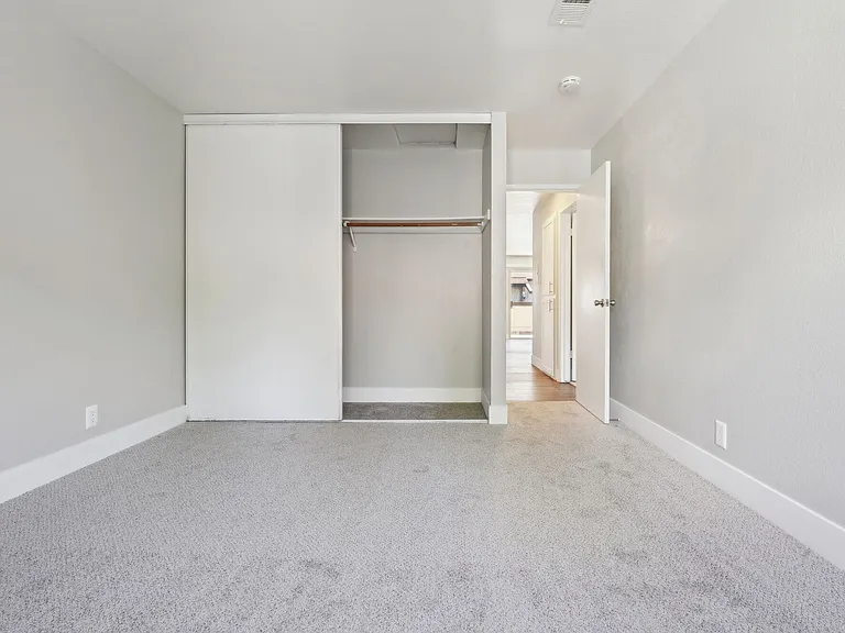 Kentwood Apartments — Photo 7