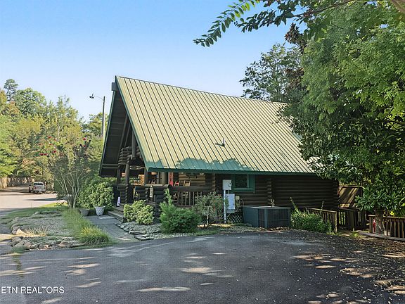 3rd image of 1020 Walini Way