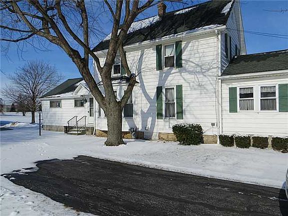 3rd image of 425 Hickory St