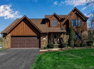 4501 Sharon Dr, Lockport, NY 14094