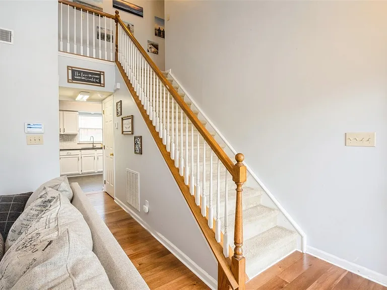 9430 Cantle Dr — Photo 6