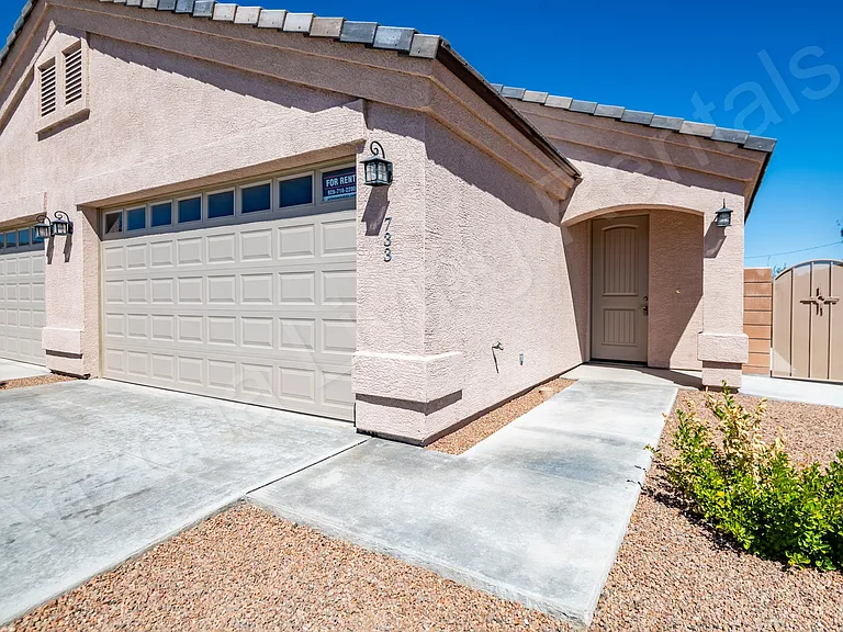 733 Pala Mesa Dr — Photo 2