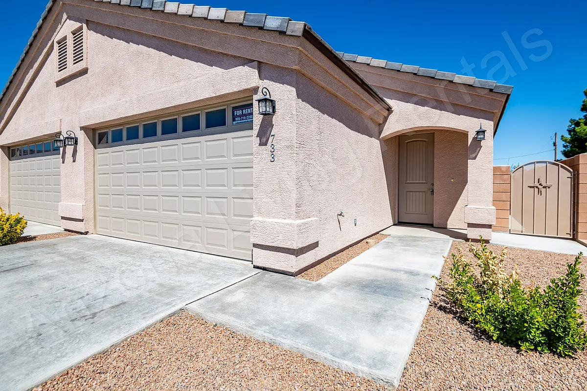 Building Photo - 733 Pala Mesa Dr