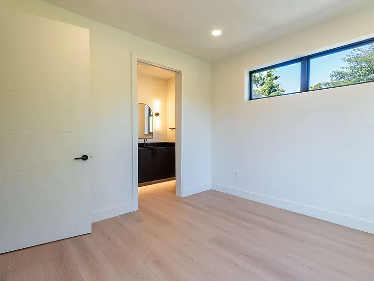 822 W 22nd Ave — Photo 45