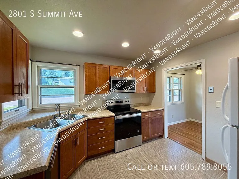 2801 S Summit Ave — Photo 5