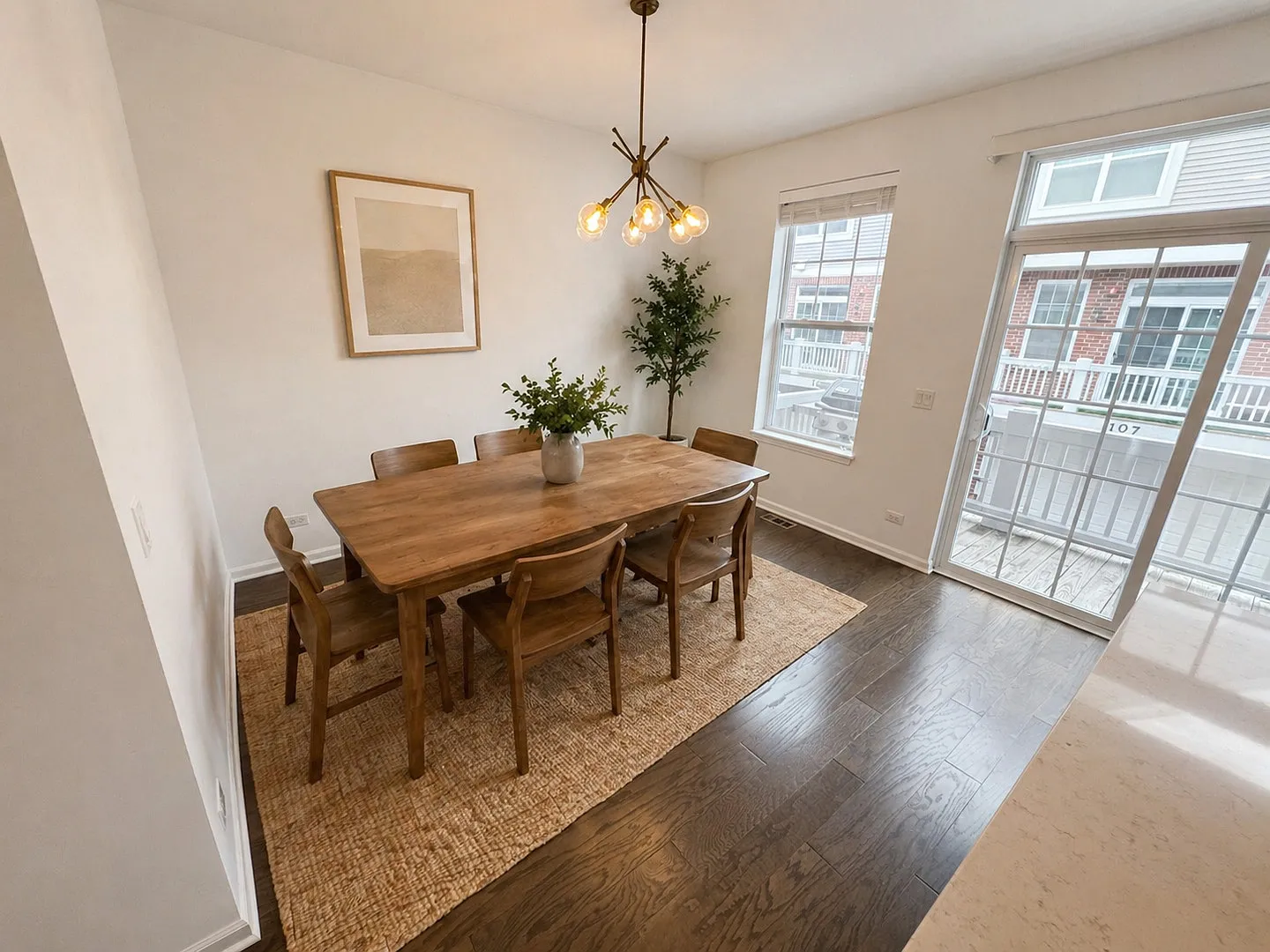 4 bed, 1900 sqft, $4,350 — Photo 3