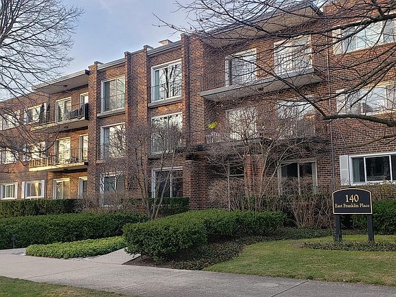 2nd image of 140 Franklin Pl E APT 304