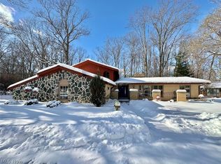 8630 Hollis Ln, Brecksville, OH 44141