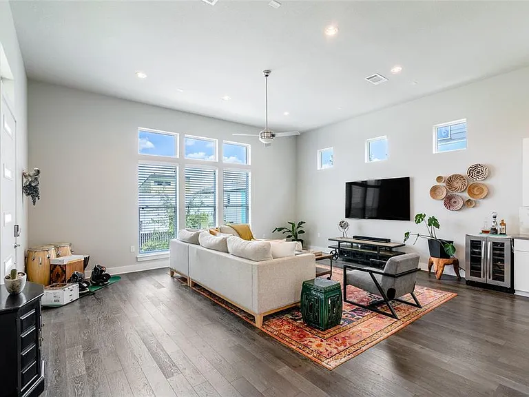 6025 Seville Dr — Photo 9