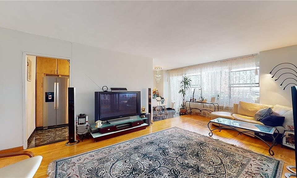 1st image of 2928 W 5th St APT 9L