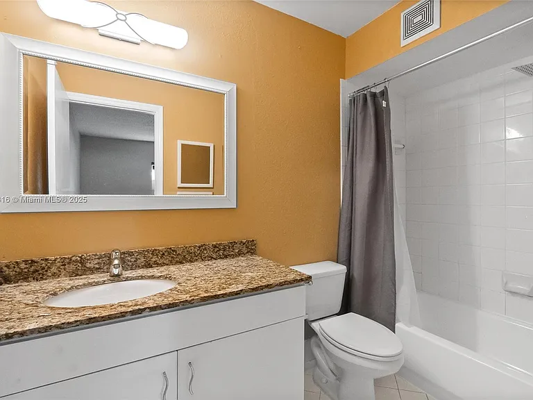 2082 Madeira Dr — Photo 8