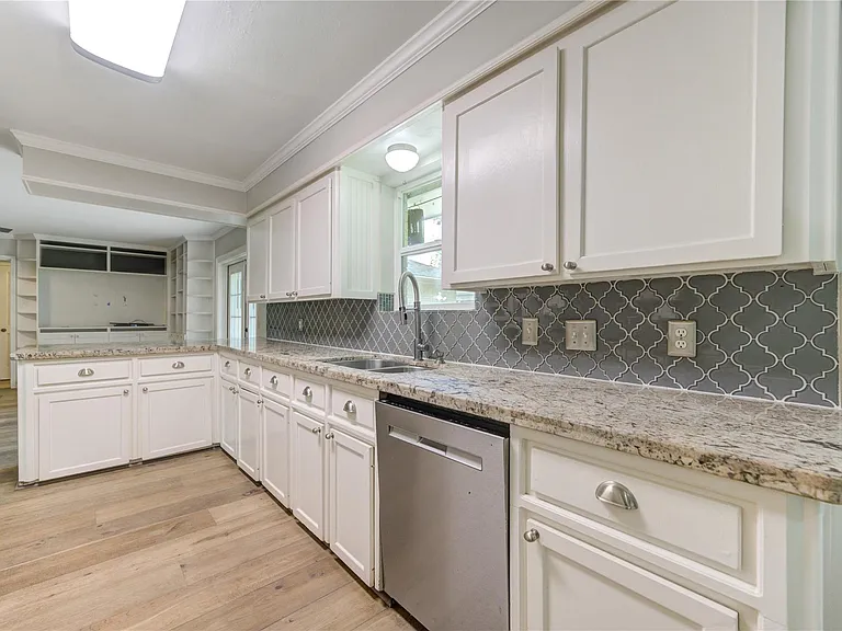 5019 Oak Forest Dr — Photo 12