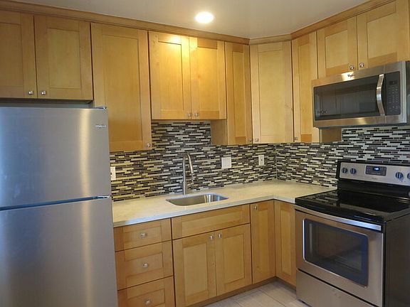 5th image of 663 Johanna Ave APT 4