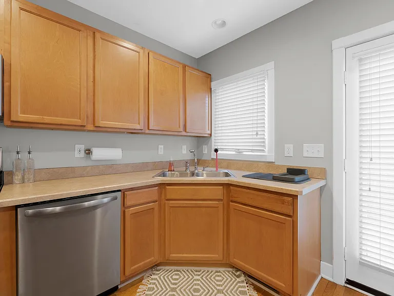 1103 Mount Pleasant Ave #1103 — Photo 8