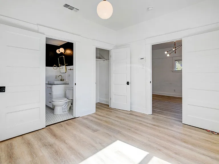1583 W 36th St — Photo 10