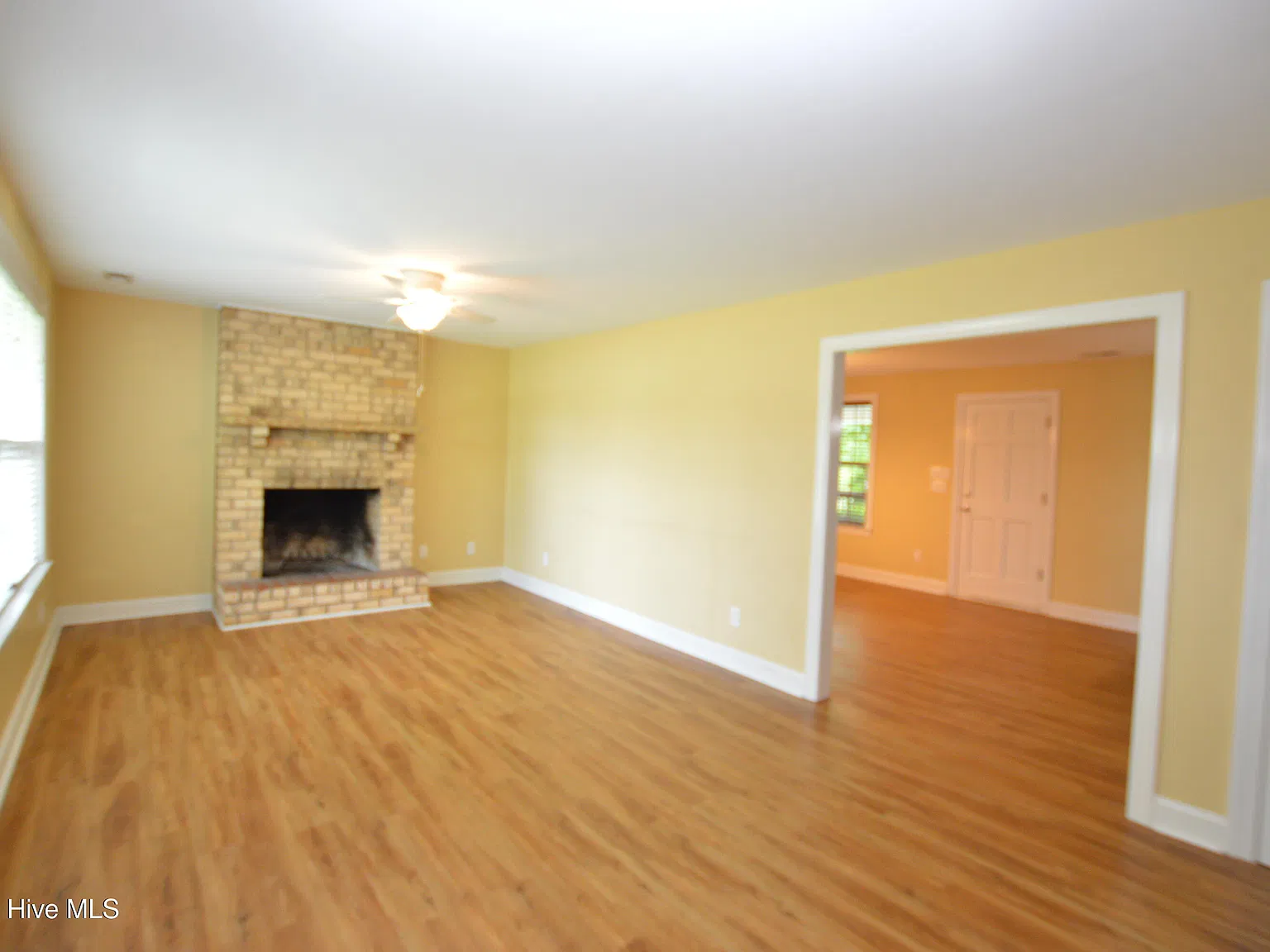 3 bed, 1.5 bath, $1,600 — Photo 4