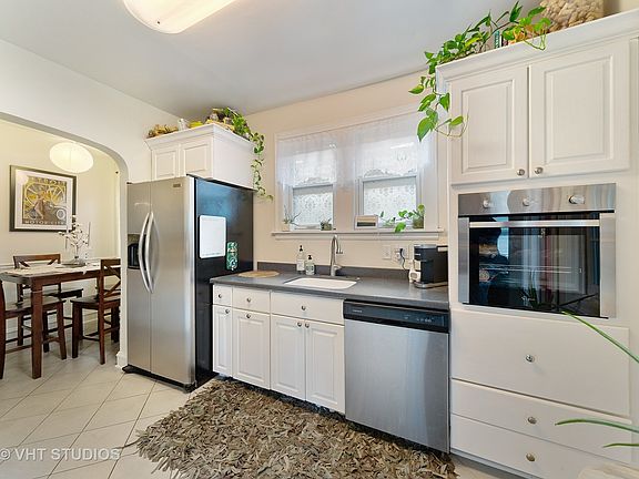 3rd image of 5328 W Pensacola Ave