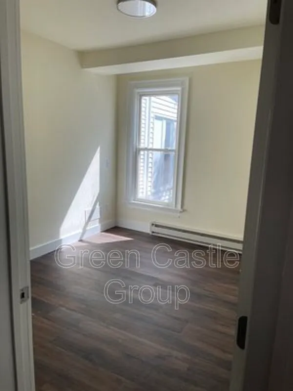 4 bed, 1.0 bath, $4,680 — Photo 3