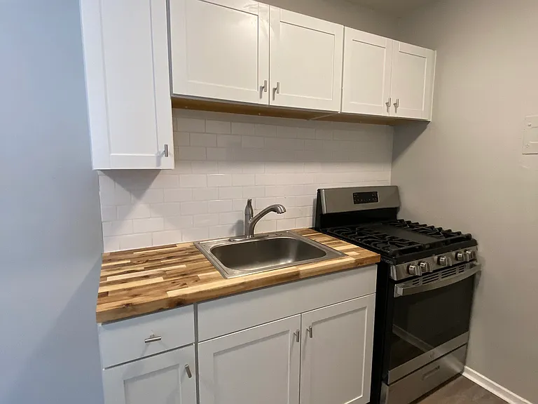 Creekside Apartments — Photo 24