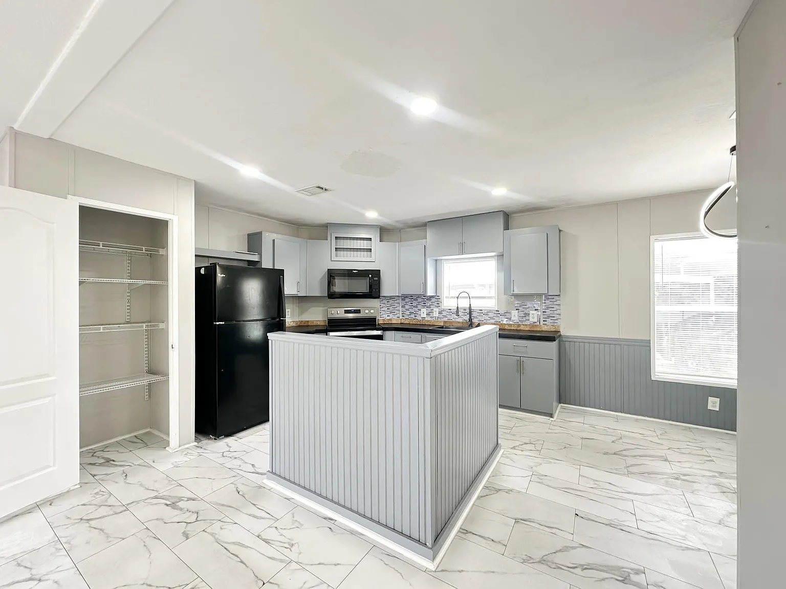 2 bed, $2,200 — Photo 3