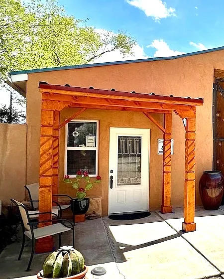 Private entrance and veranda - 200 Rosemont Ave NE #A