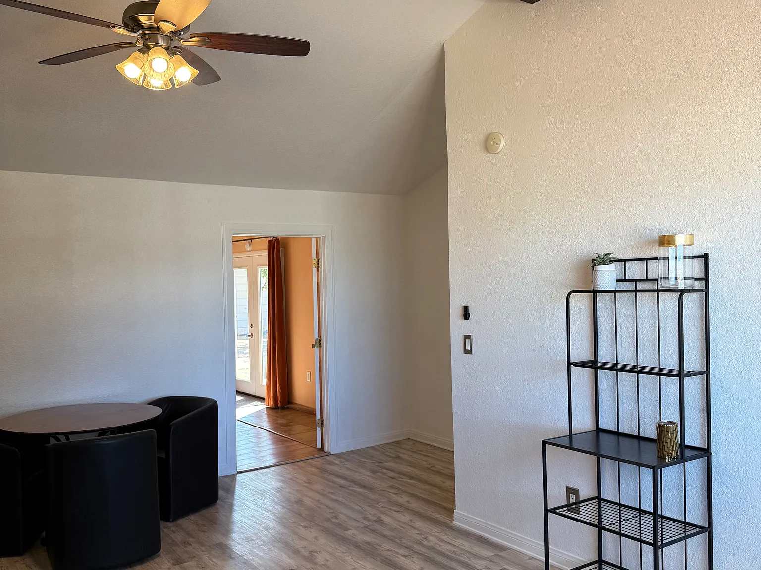 4 bed, 1849 sqft, $2,370 — Photo 3