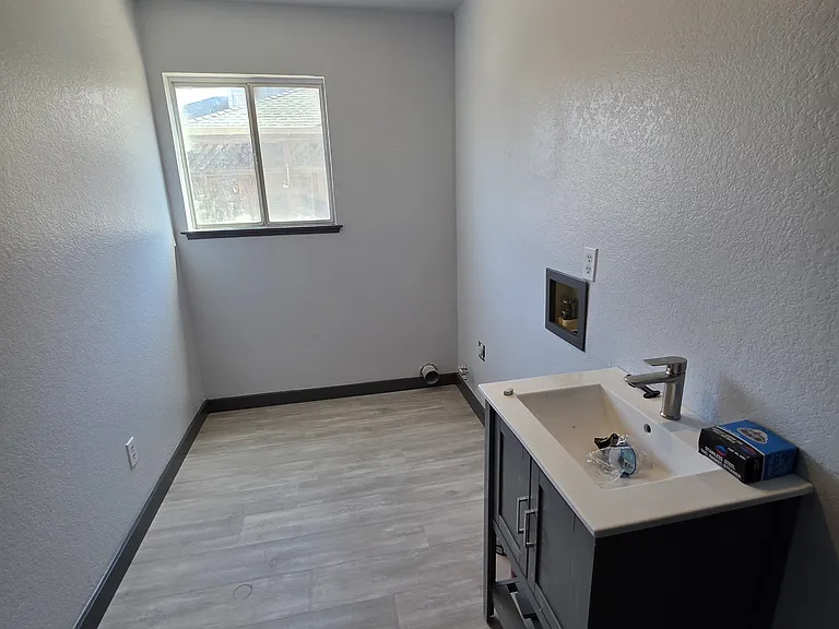 Laundry room with hookups