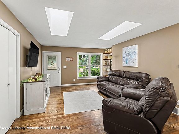 4th image of 471 Windrock Ln