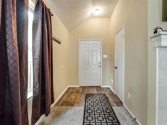 3rd image of 903 Gillon Dr