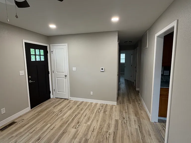 106 W Oak St — Photo 2