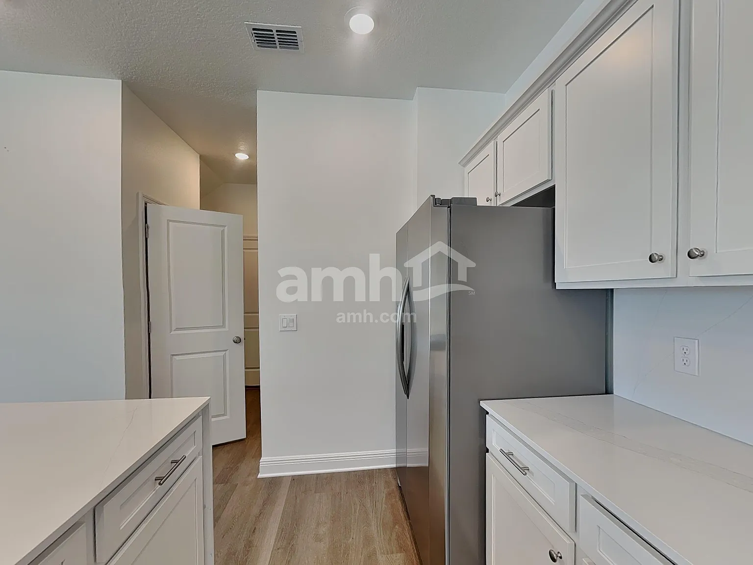 4 bed, 2.5 bath, 1977 sqft, $2,765 — Photo 4