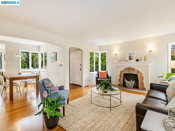 4th image of 4023 Aspen Pl
