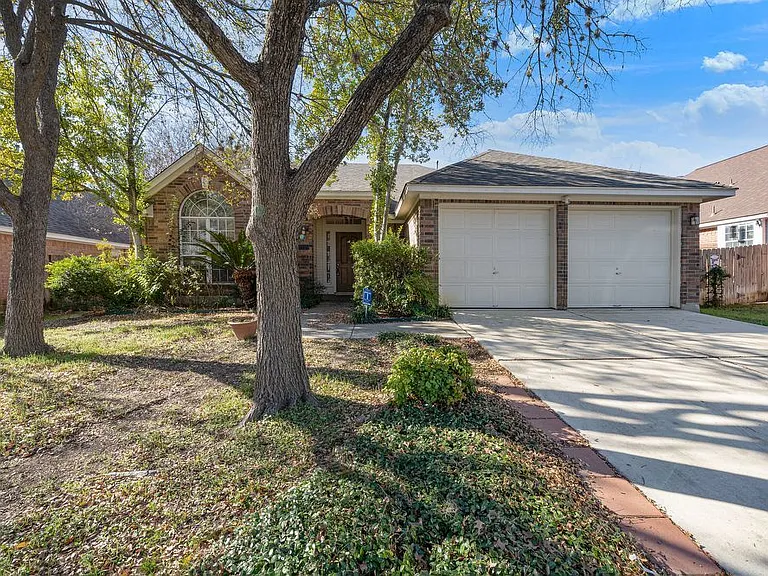 8218 Parkland Hills Dr — Photo 2