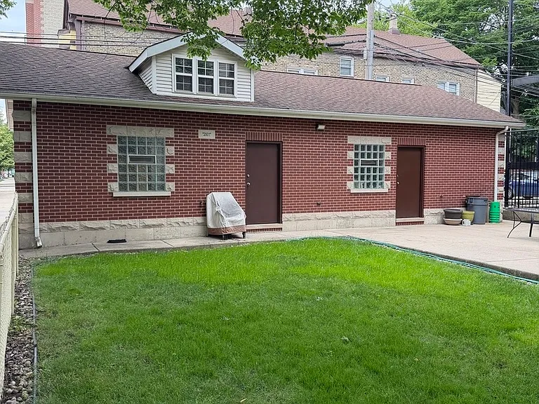1354 W George St #1 — Photo 17