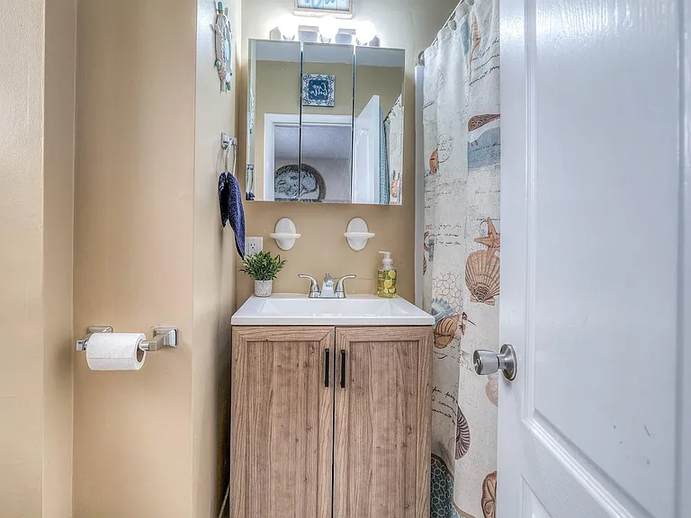 111 S Dudley Ave #211 — Photo 14