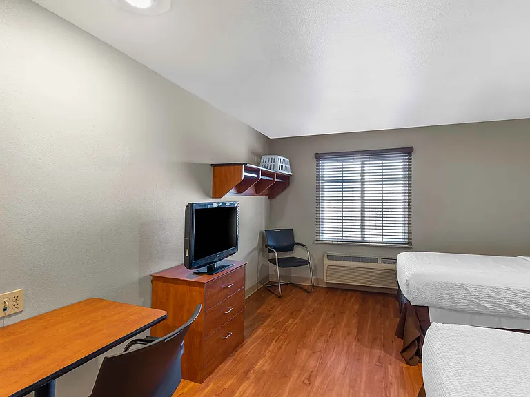 Studio Suite - 2 Full Beds