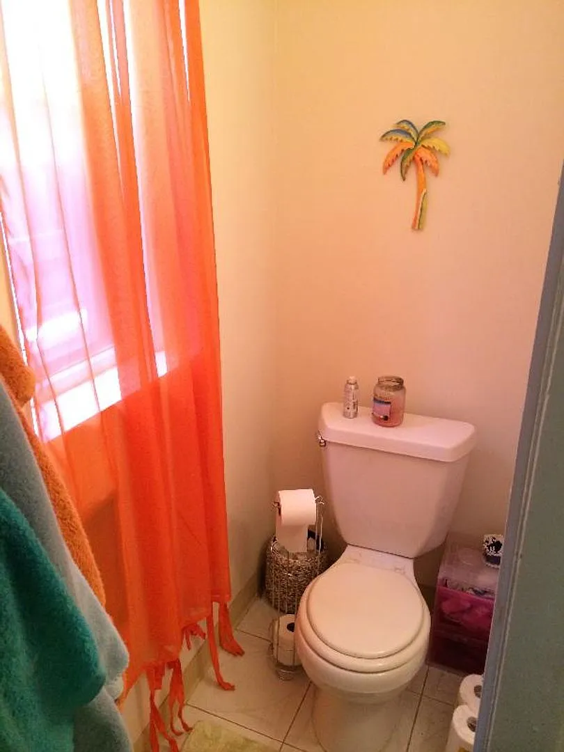 Large 3 bed located near Fenway and Kenmore Square — Photo 3