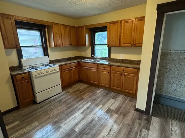 2011 18th Ave, 2011 18th Ave #F, Rockford, IL 61104