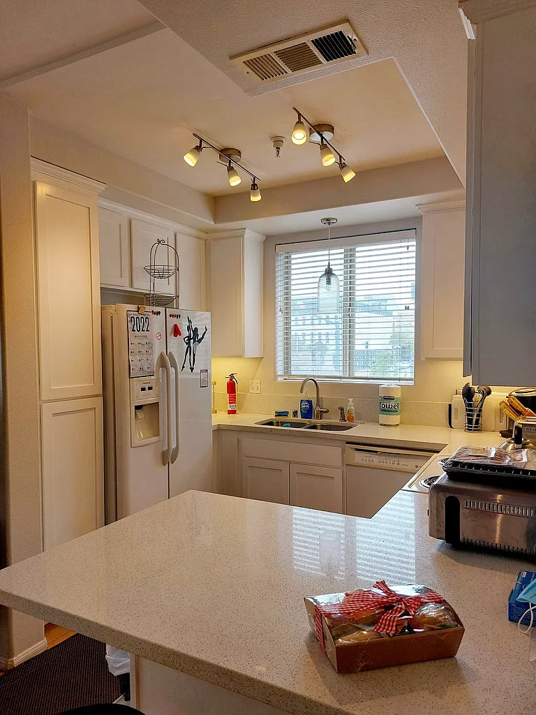 2 bed, 2.0 bath, $5,875 — Photo 2