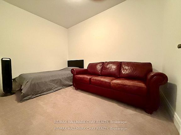 4th image of 302 Essa Rd #505